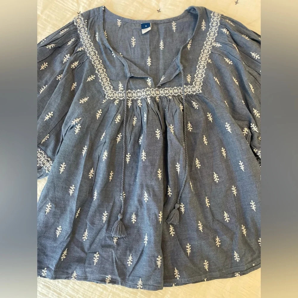 OLD NAVY Puffed-Sleeve Embroidered Poet Swing Blouse Size S NWT